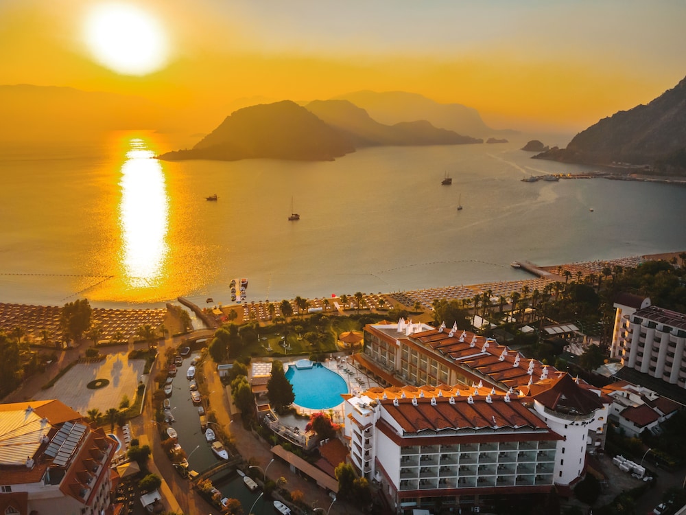 Marti La Perla Hotel - All Inclusive - Adult Only — Beach in İçmeler, Mugla