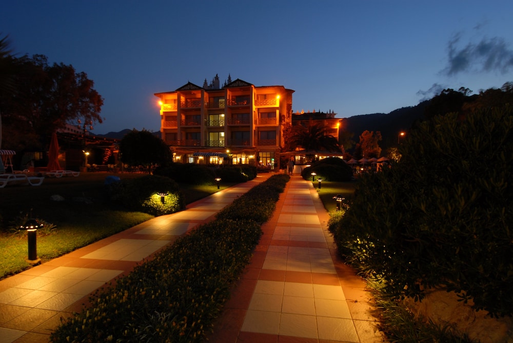 Marti La Perla Hotel - All Inclusive - Adult Only — Hotel building in İçmeler, Mugla