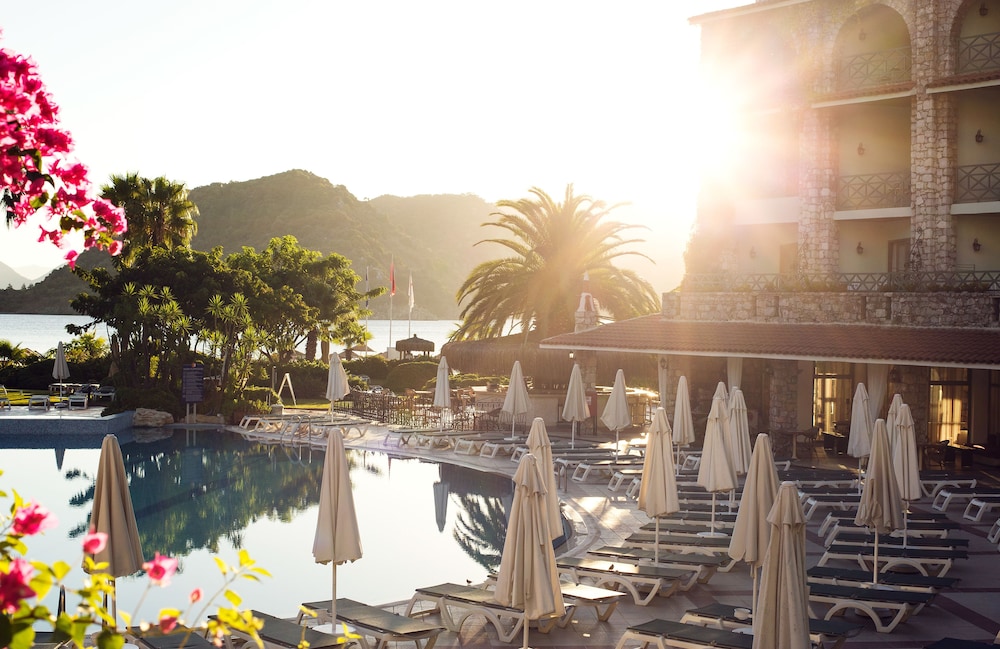 Marti La Perla Hotel - All Inclusive - Adult Only — Swimming pool in İçmeler, Mugla