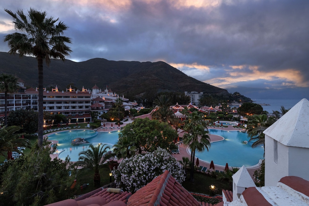 Marti Resort Hotel — Swimming pool in İçmeler, Mugla