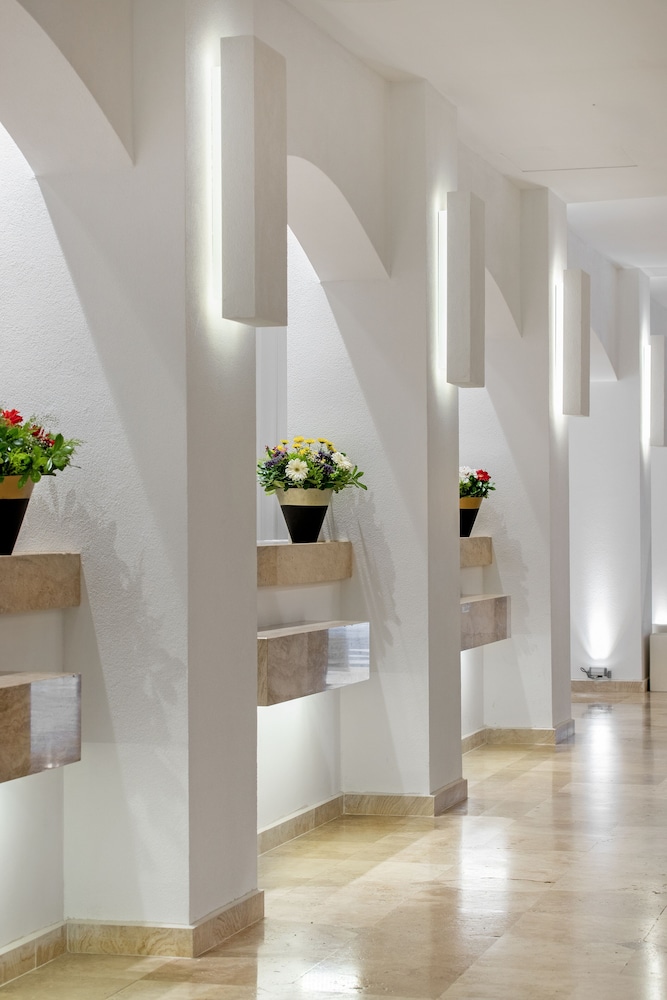 Marti Resort Hotel — Hotel building in İçmeler, Mugla
