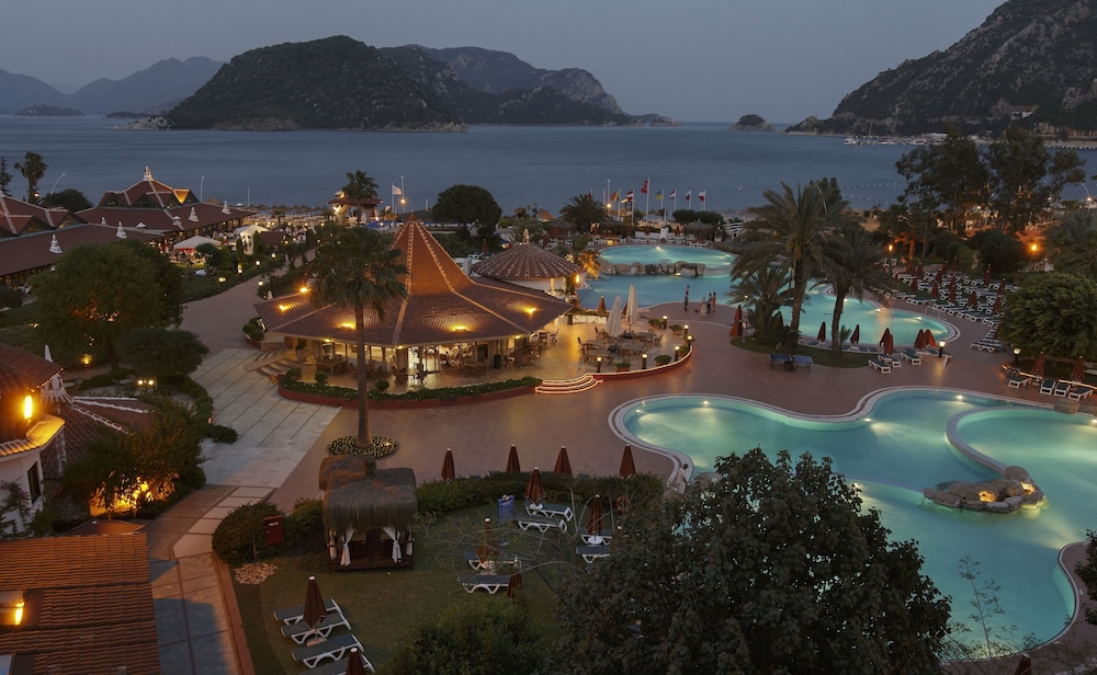 Marti Resort Hotel — Swimming pool in İçmeler, Mugla
