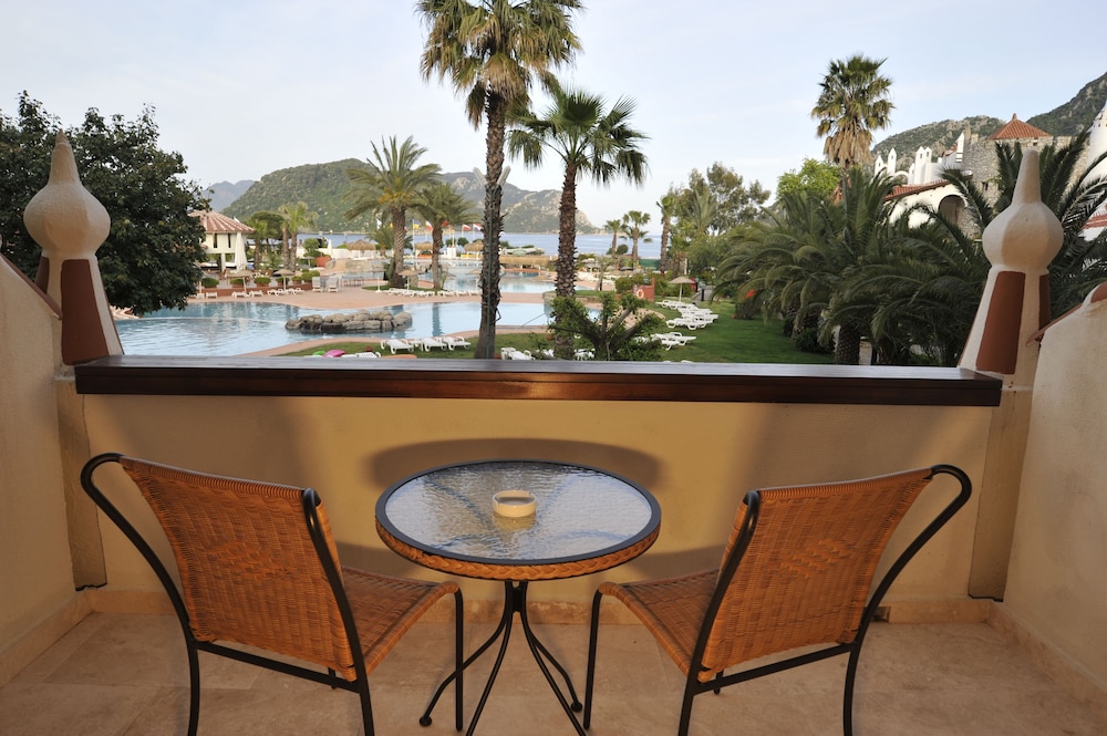 Marti Resort Hotel — Swimming pool in İçmeler, Mugla