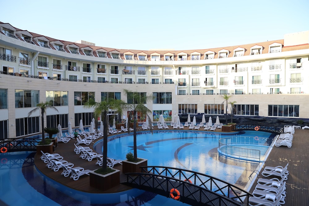 Meder Resort Hotel — Swimming pool in Kemer