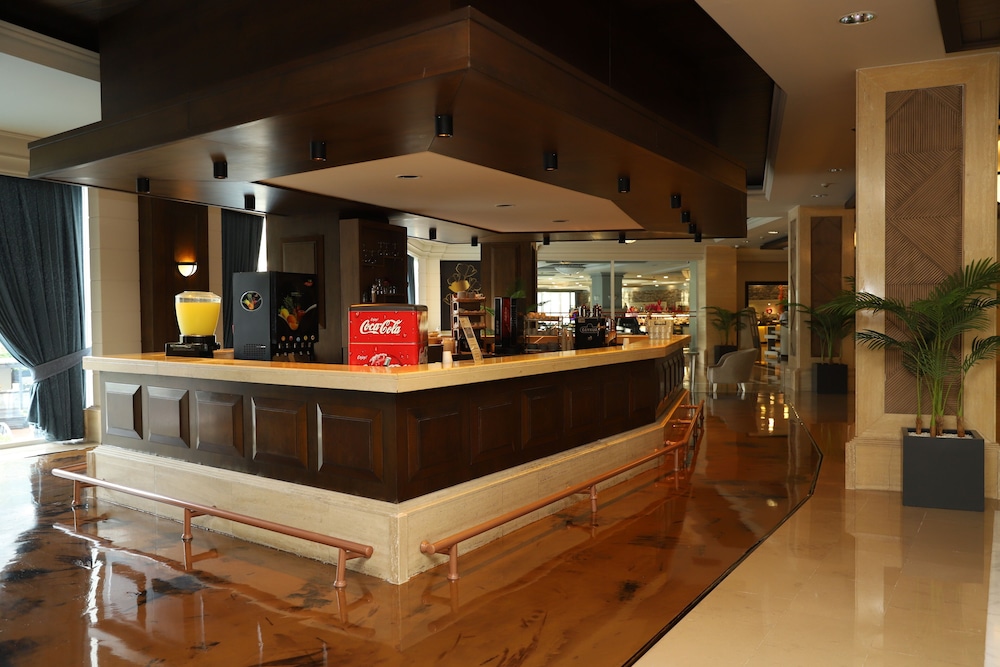 Meder Resort Hotel — Restaurant & bars in Kemer