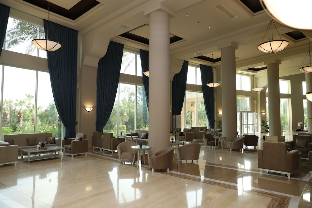 Meder Resort Hotel — Hotel building in Kemer