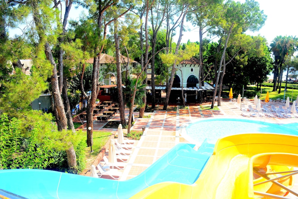 Meder Resort Hotel — Swimming pool in Kemer