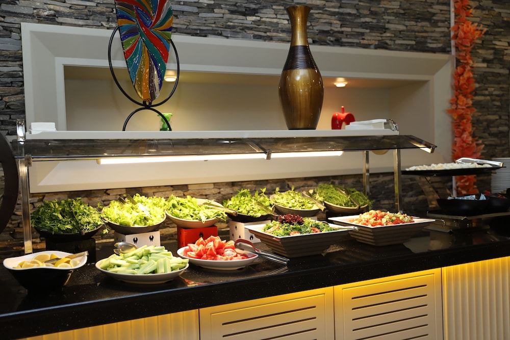 Meder Resort Hotel — Restaurant & bars in Kemer