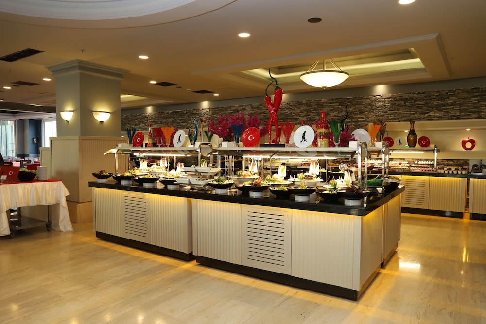 Meder Resort Hotel — Restaurant & bars in Kemer