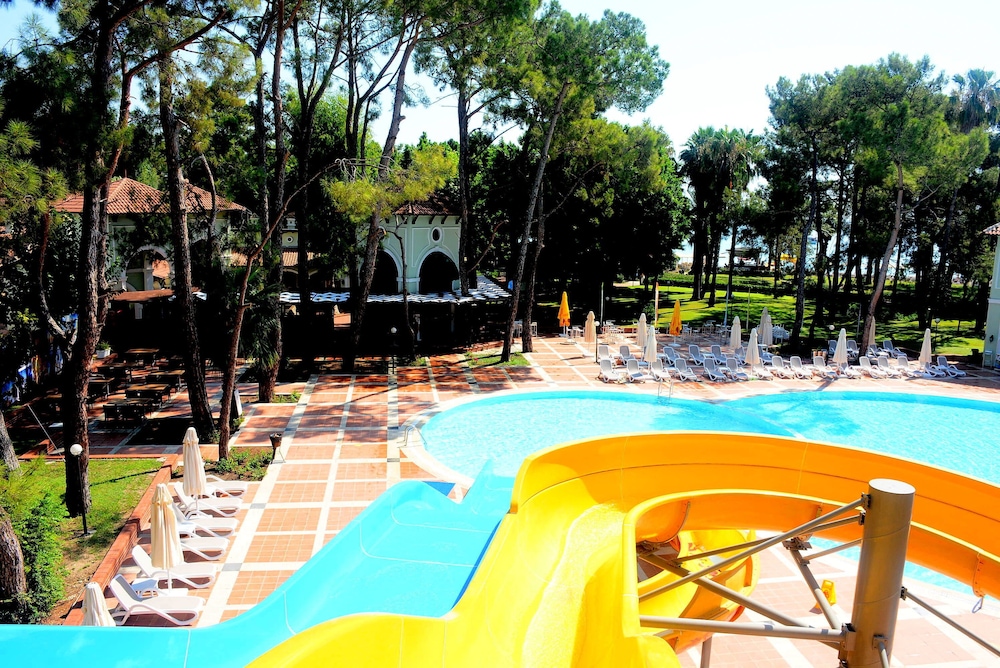 Meder Resort Hotel — Swimming pool in Kemer