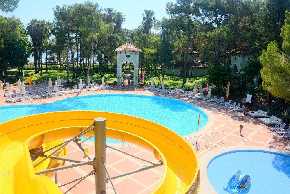 Meder Resort Hotel — Swimming pool in Kemer