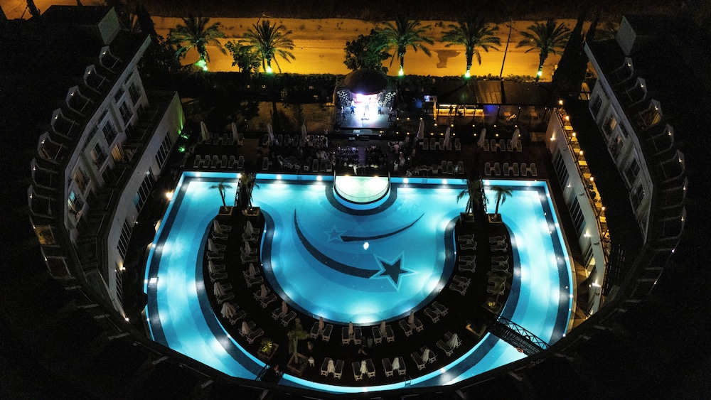 Meder Resort Hotel — Swimming pool in Kemer