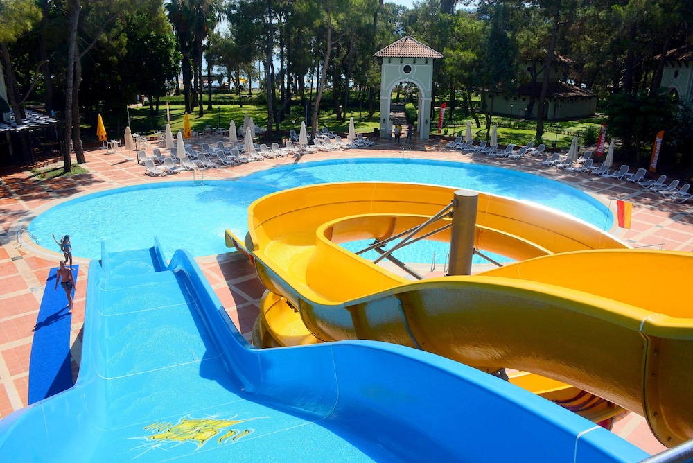 Meder Resort Hotel — Swimming pool in Kemer