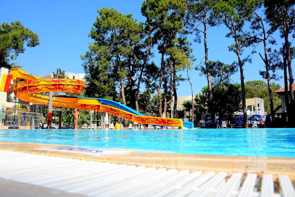 Meder Resort Hotel — Swimming pool in Kemer