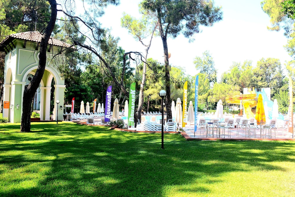 Meder Resort Hotel — Swimming pool in Kemer