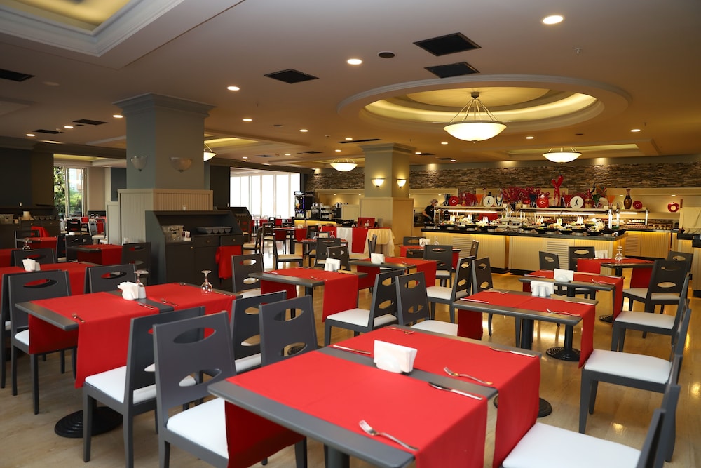 Meder Resort Hotel — Restaurant & bars in Kemer