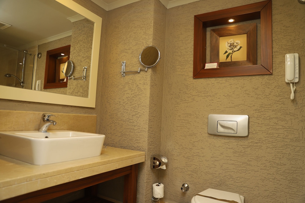 Meder Resort Hotel — Hotel rooms in Kemer