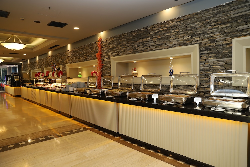 Meder Resort Hotel — Restaurant & bars in Kemer