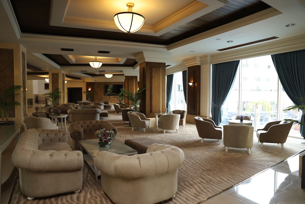 Meder Resort Hotel — Hotel building in Kemer