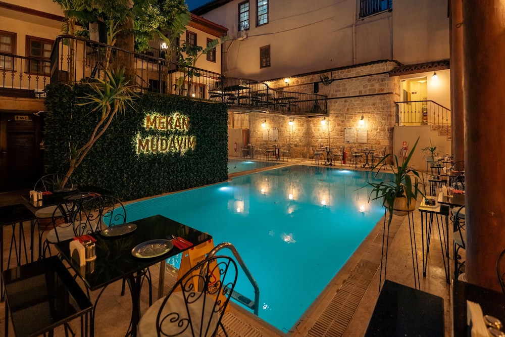 Mediterra Art Hotel — Swimming pool in Antalya