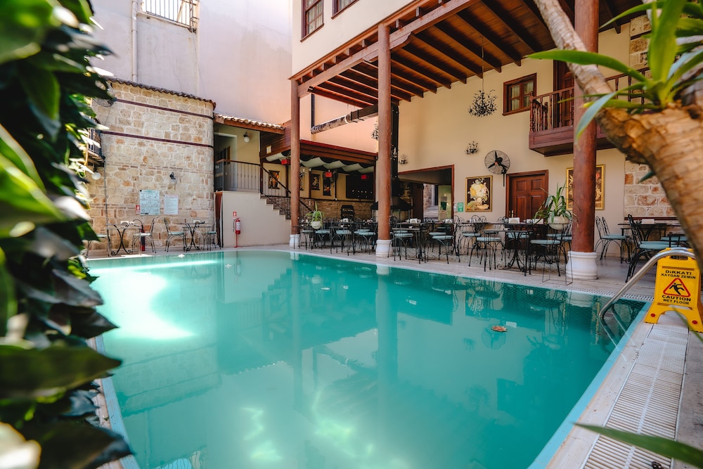 Mediterra Art Hotel — Swimming pool in Antalya