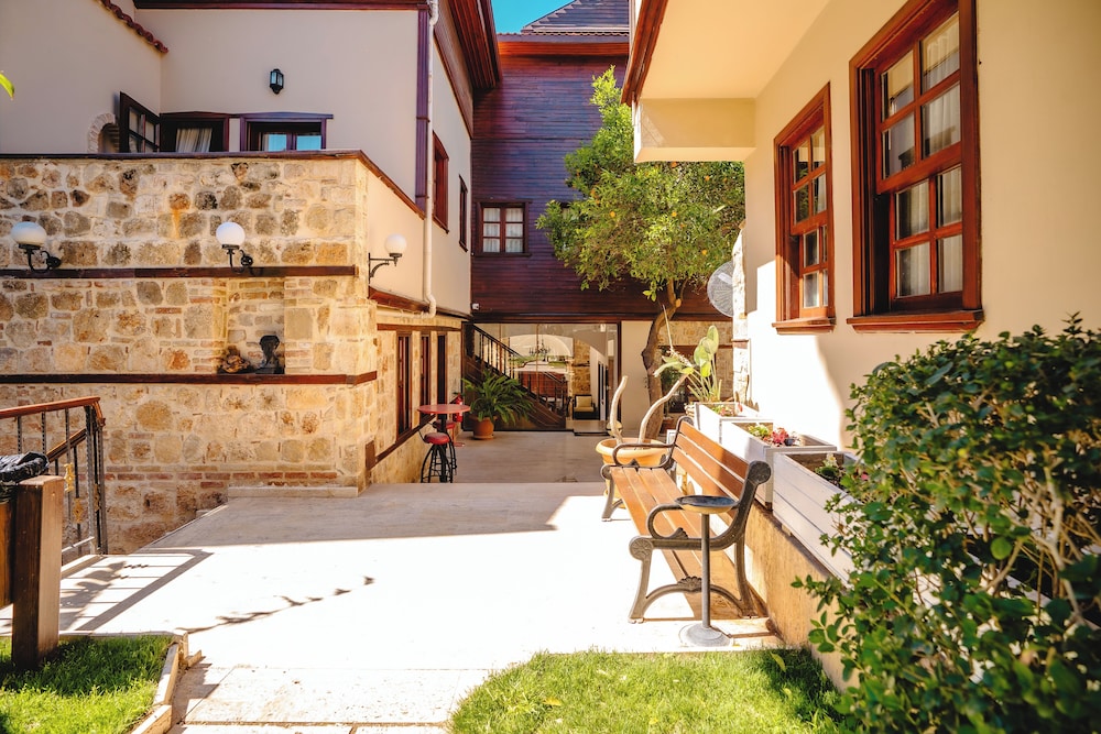 Mediterra Art Hotel — Hotel building in Antalya