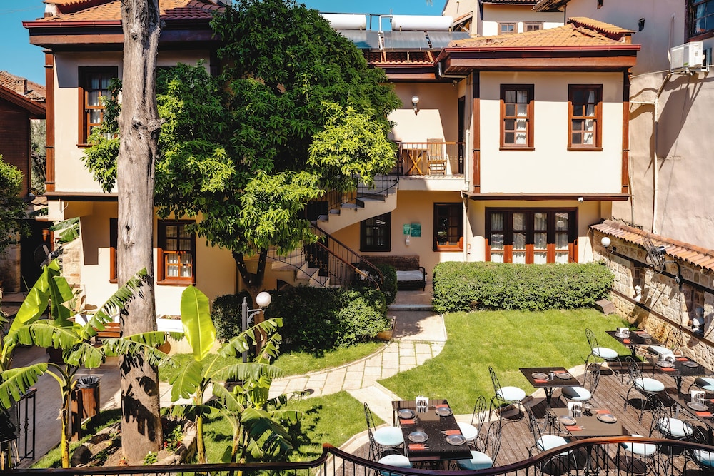 Mediterra Art Hotel — Hotel building in Antalya