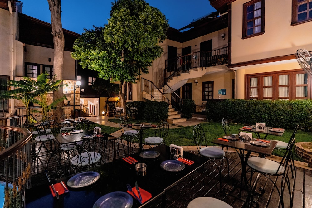 Mediterra Art Hotel — Restaurant & bars in Antalya