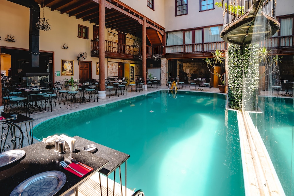 Mediterra Art Hotel — Swimming pool in Antalya