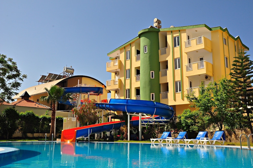 Melissa Garden Apart Hotel — Swimming pool in Side