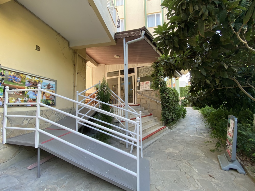 Melissa Garden Apart Hotel — Hotel building in Side