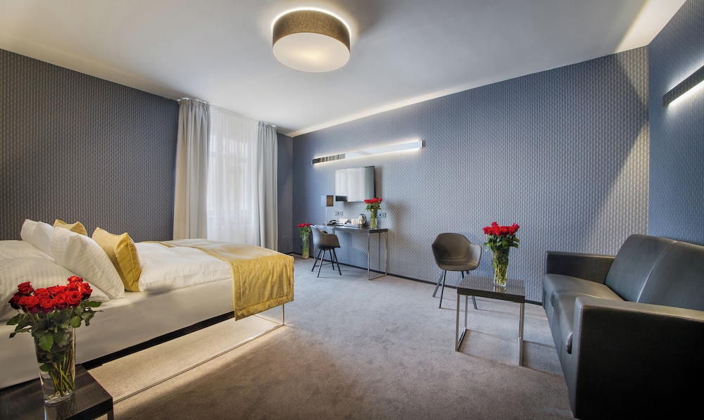 Hotel Mucha — Hotel rooms in Prague, Prague