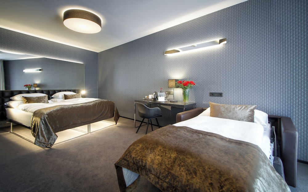 Hotel Mucha — Hotel rooms in Prague, Prague