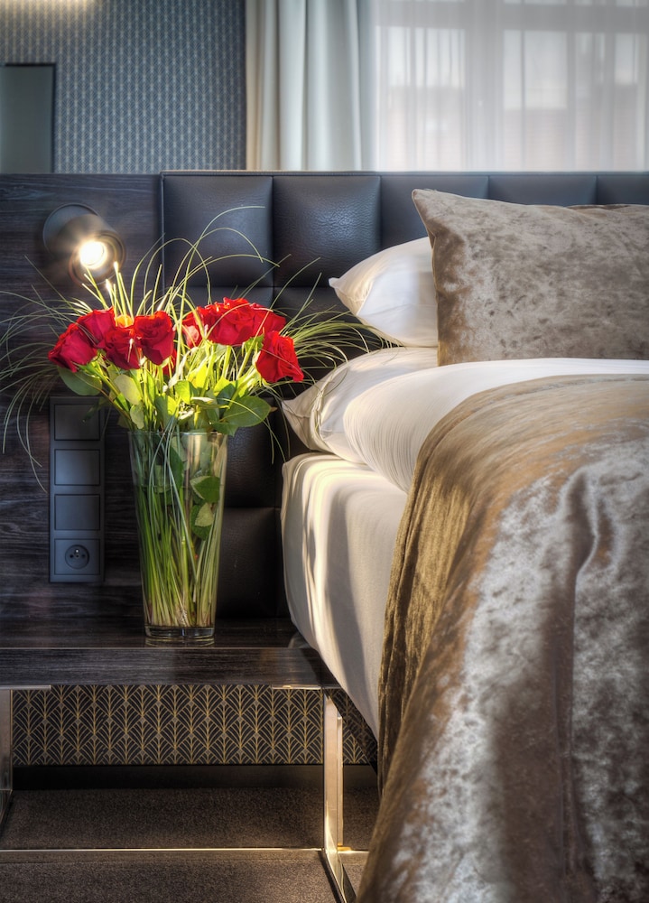 Hotel Mucha — Hotel rooms in Prague, Prague