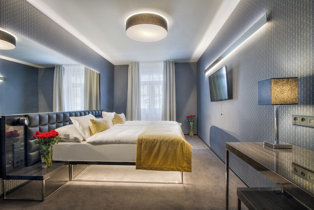 Hotel Mucha — Hotel rooms in Prague, Prague