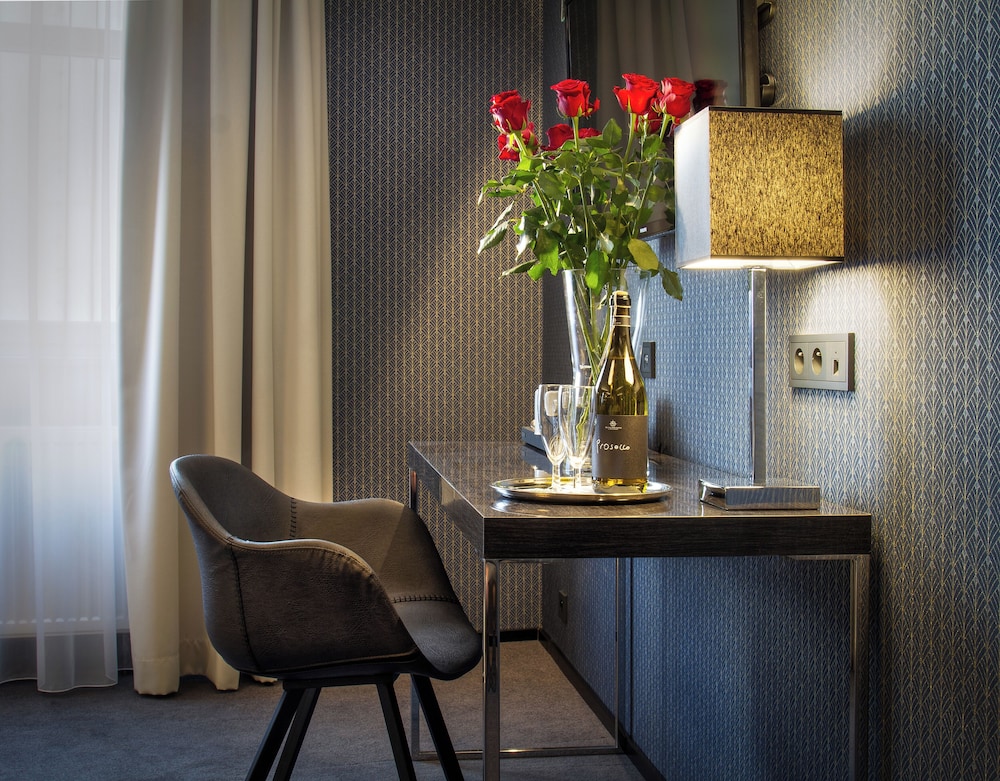 Hotel Mucha — Hotel rooms in Prague, Prague