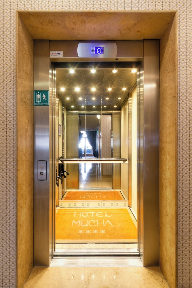 Hotel Mucha — Hotel building in Prague, Prague