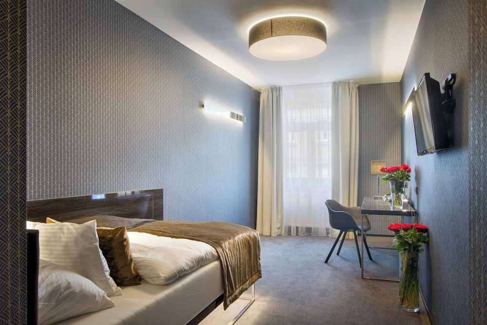 Hotel Mucha — Hotel rooms in Prague, Prague