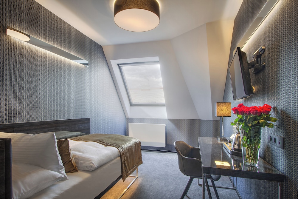 Hotel Mucha — Hotel rooms in Prague, Prague