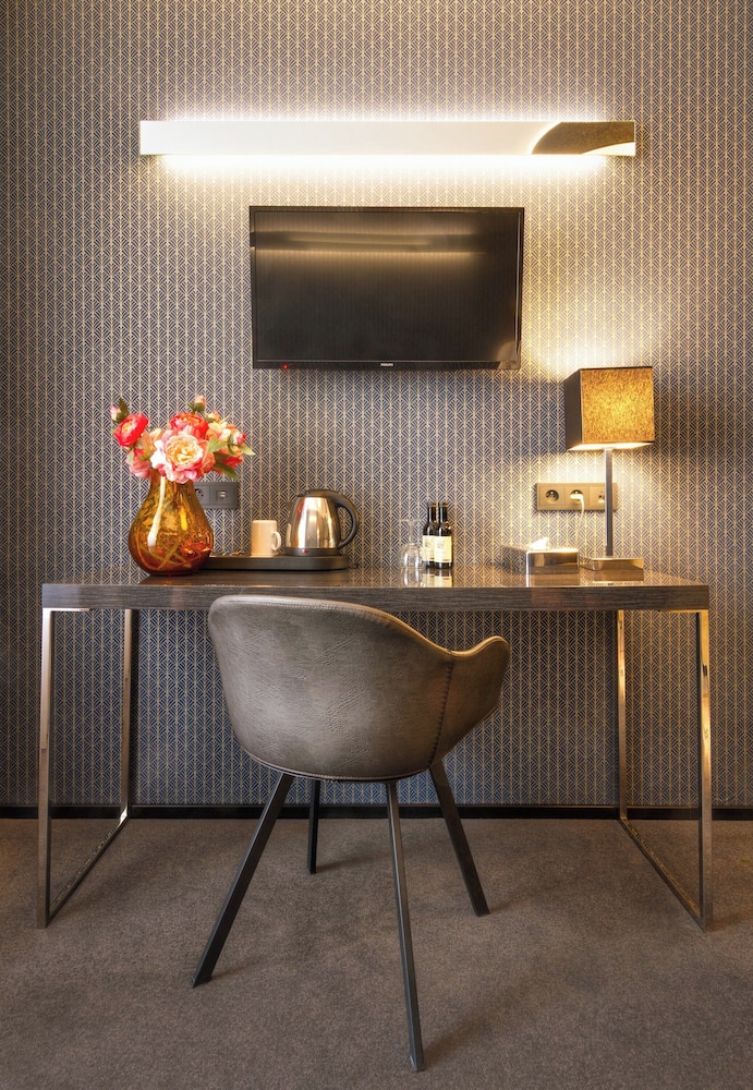 Hotel Mucha — Hotel rooms in Prague, Prague