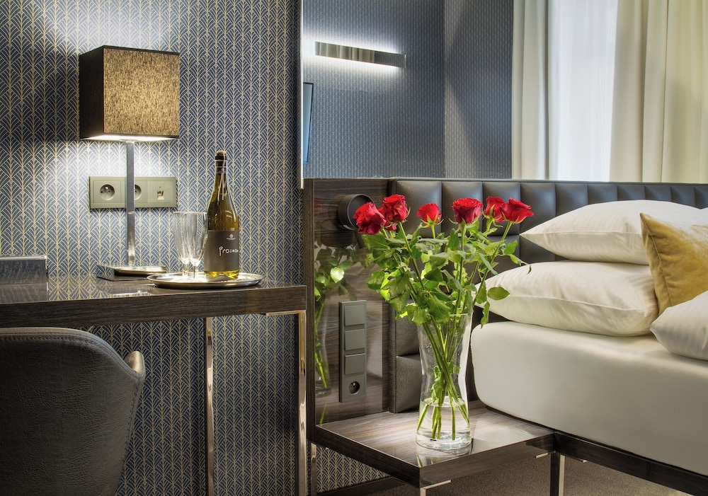 Hotel Mucha — Hotel rooms in Prague, Prague