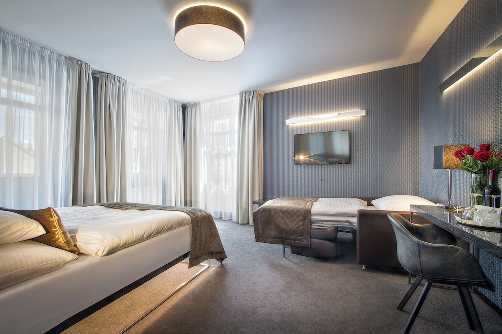 Hotel Mucha — Hotel rooms in Prague, Prague