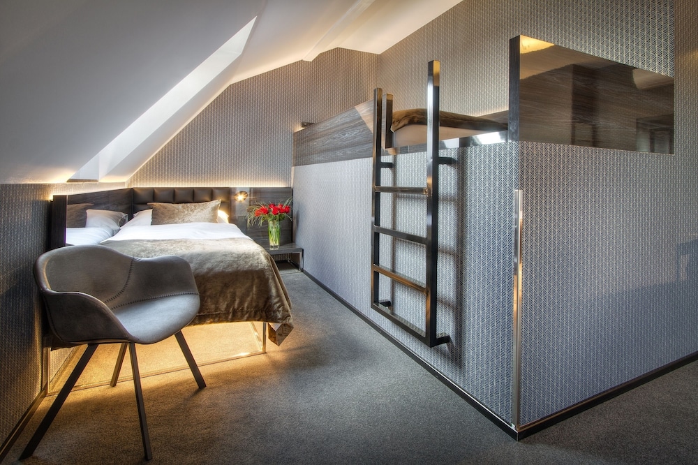 Hotel Mucha — Hotel rooms in Prague, Prague