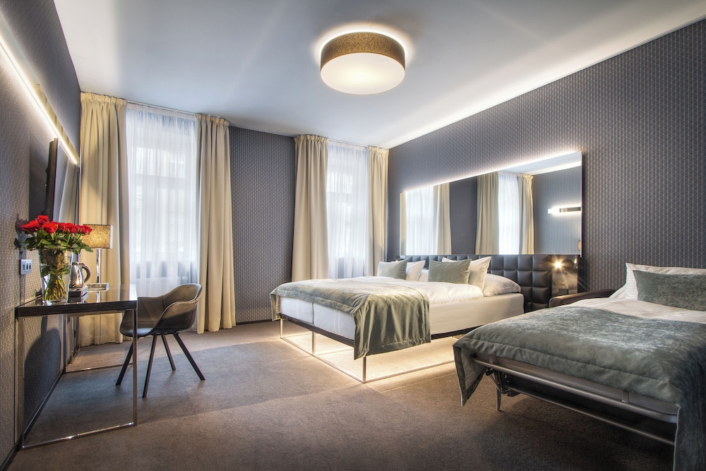Hotel Mucha — Hotel rooms in Prague, Prague