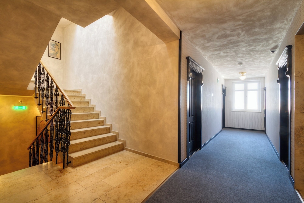Hotel Mucha — Hotel building in Prague, Prague
