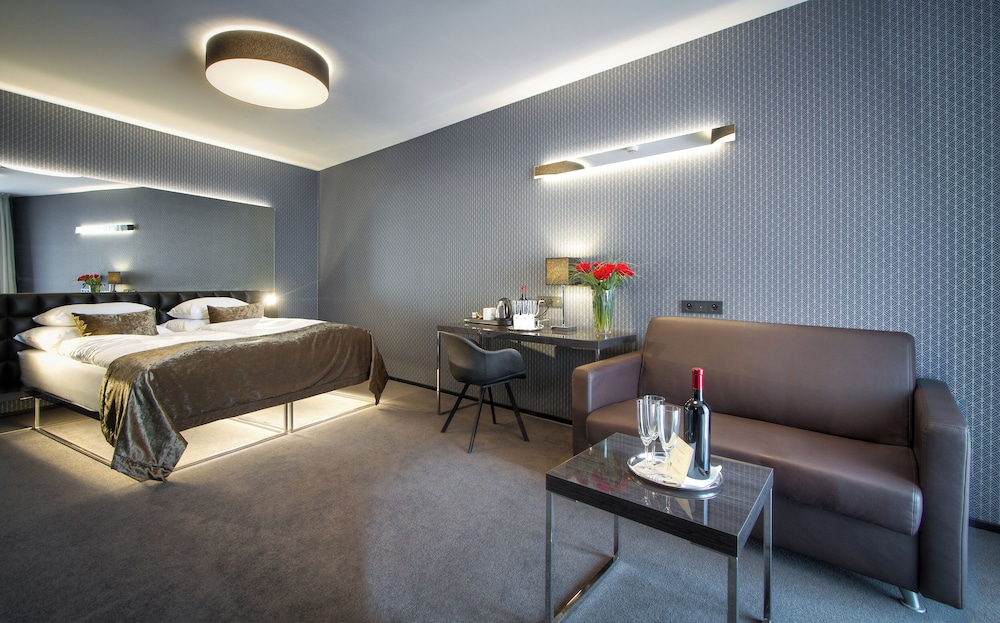 Hotel Mucha — Hotel rooms in Prague, Prague