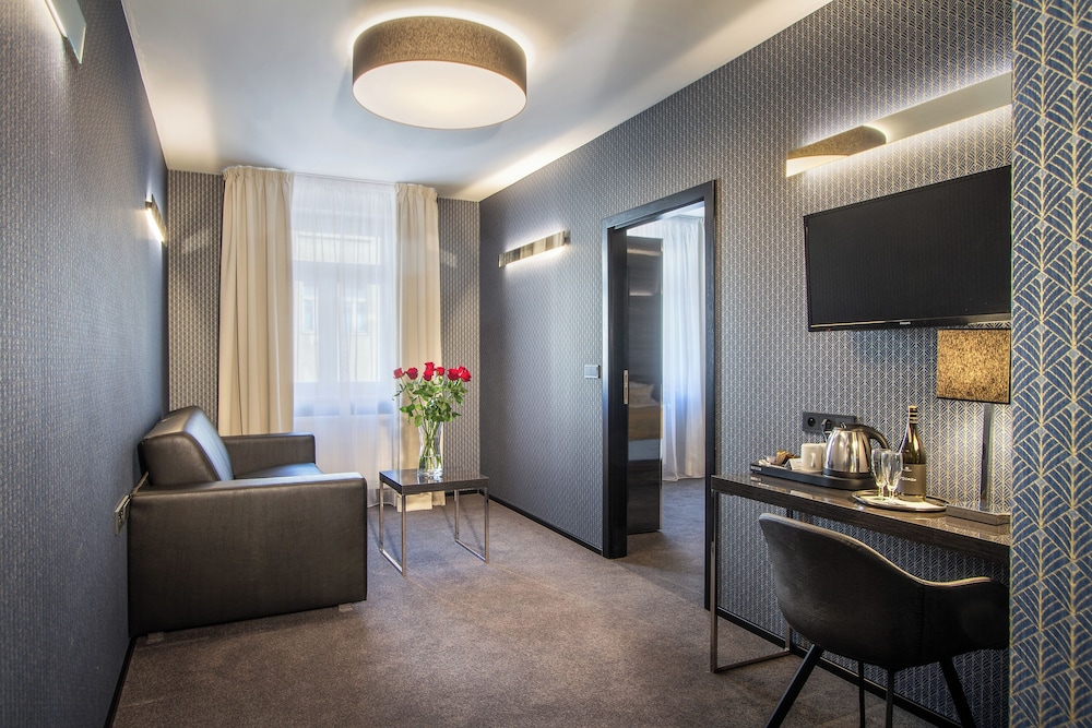 Hotel Mucha — Hotel rooms in Prague, Prague