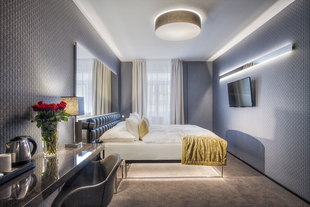 Hotel Mucha — Hotel rooms in Prague, Prague