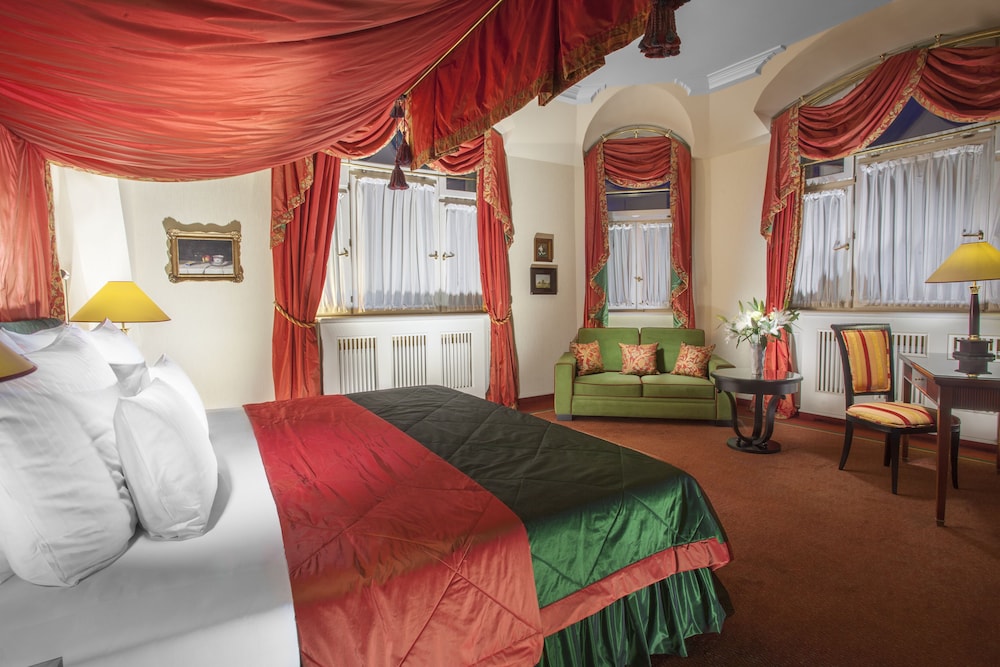 Art Nouveau Palace Hotel — Hotel rooms in Prague, Prague