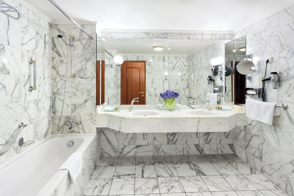 Art Nouveau Palace Hotel — Hotel rooms in Prague, Prague